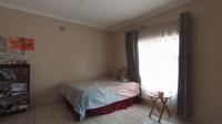 Bed Room 2 - 21 square meters of property in Mondeor