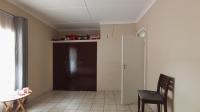 Bed Room 2 - 21 square meters of property in Mondeor