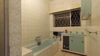 Main Bathroom - 10 square meters of property in Mondeor