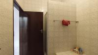 Main Bathroom - 10 square meters of property in Mondeor