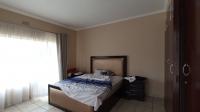 Main Bedroom - 21 square meters of property in Mondeor