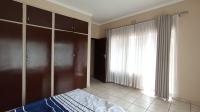 Main Bedroom - 21 square meters of property in Mondeor