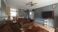 Lounges - 14 square meters of property in Doornpoort