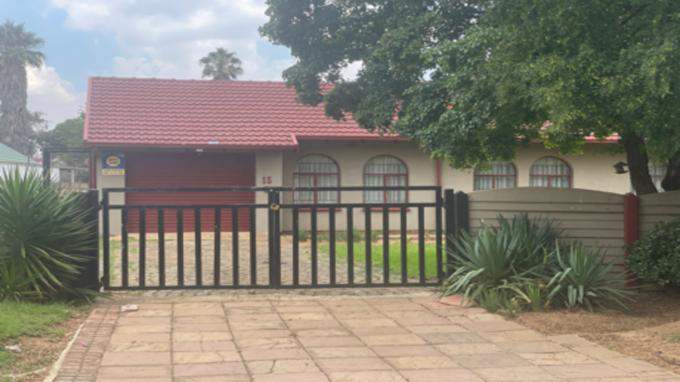 SA Home Loans Sale in Execution 3 Bedroom House for Sale in Crystal Park - MR673012