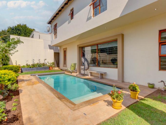 4 Bedroom House for Sale For Sale in Ferndale - JHB - MR673031