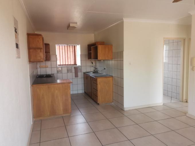 2 Bedroom Apartment for Sale For Sale in Rensburg - MR673040