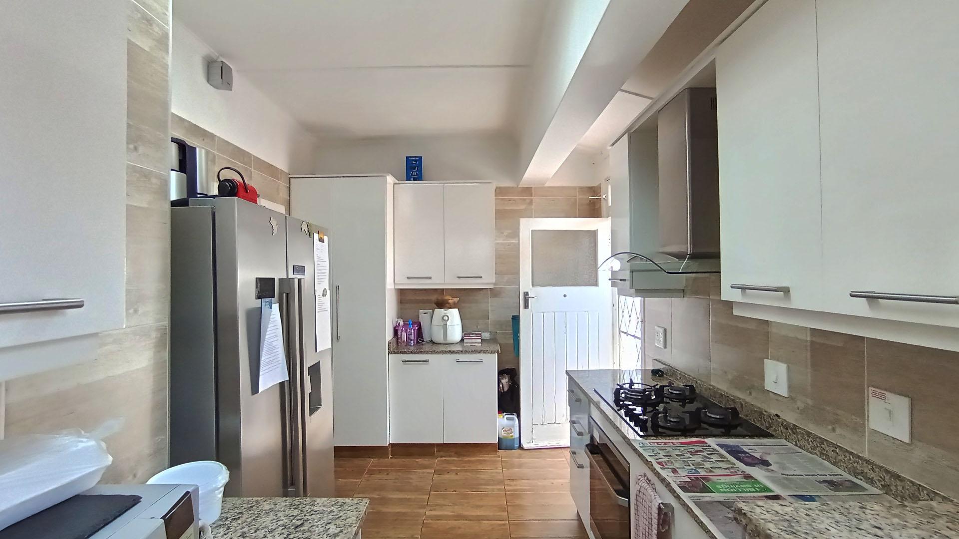 Kitchen - 13 square meters of property in Bulwer (Dbn)