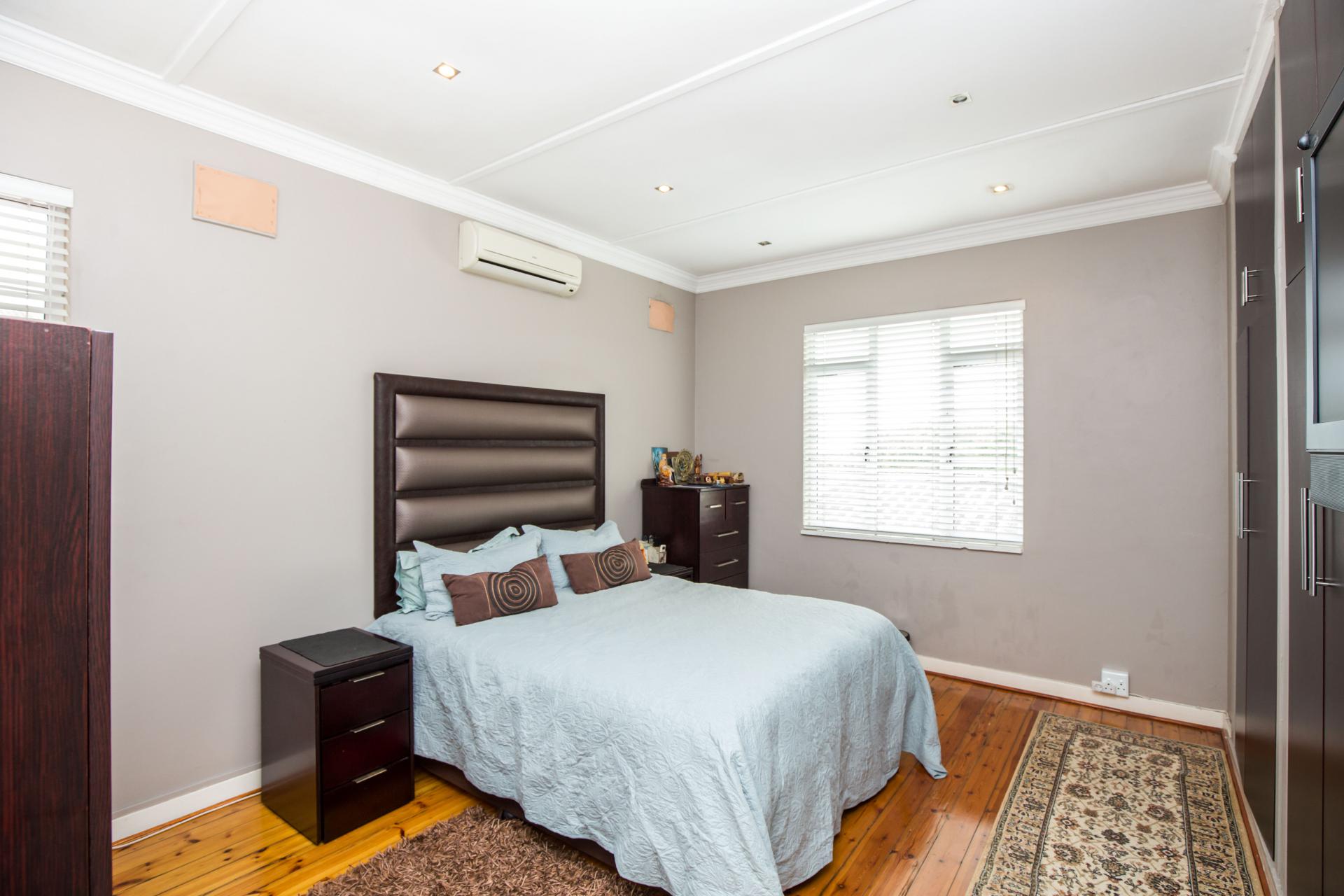 Bed Room 1 - 14 square meters of property in Bulwer (Dbn)