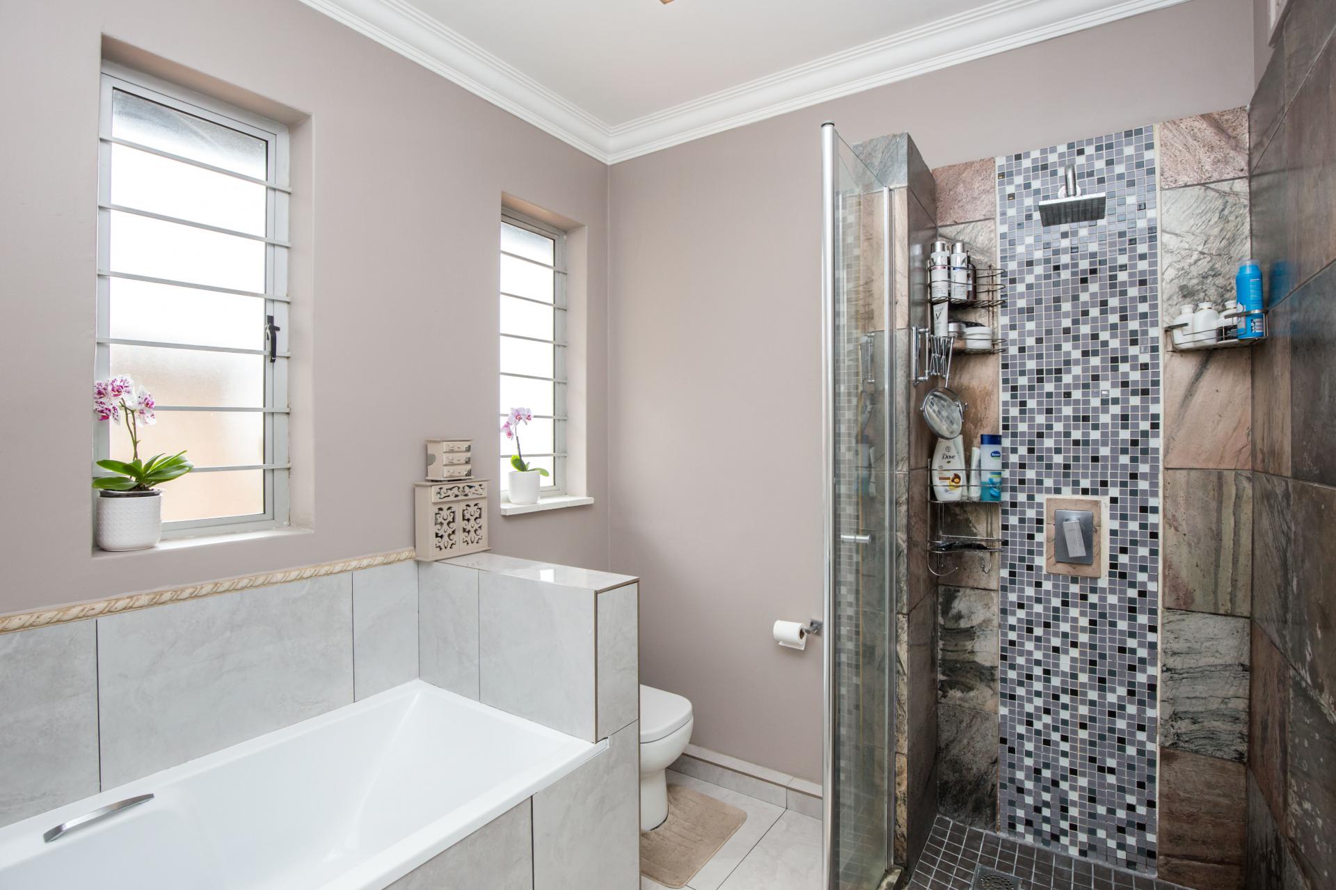 Bathroom 1 - 7 square meters of property in Bulwer (Dbn)