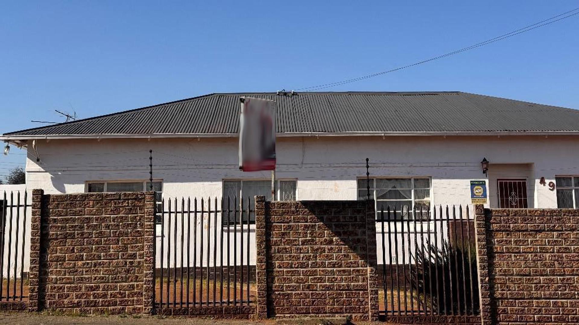 Front View of property in Primrose