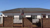 Front View of property in Primrose
