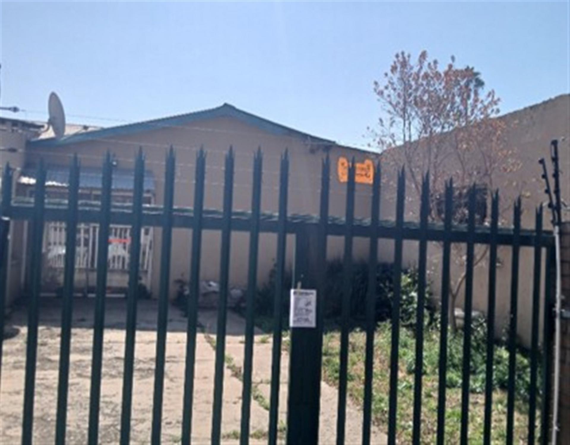 Front View of property in Van Dykpark