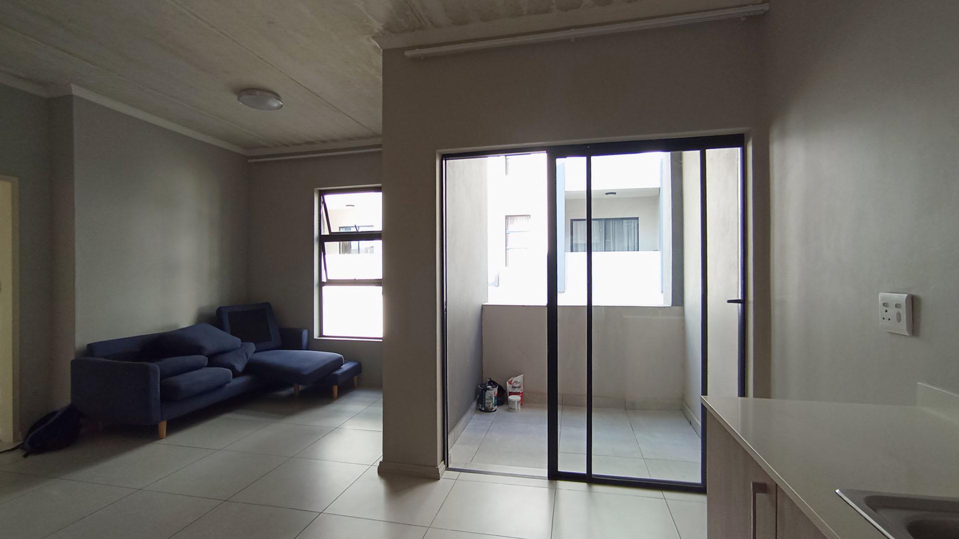 Kitchen of property in Midridge Park