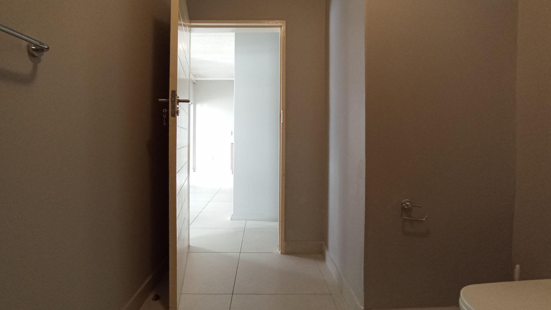 Bathroom 1 of property in Midridge Park