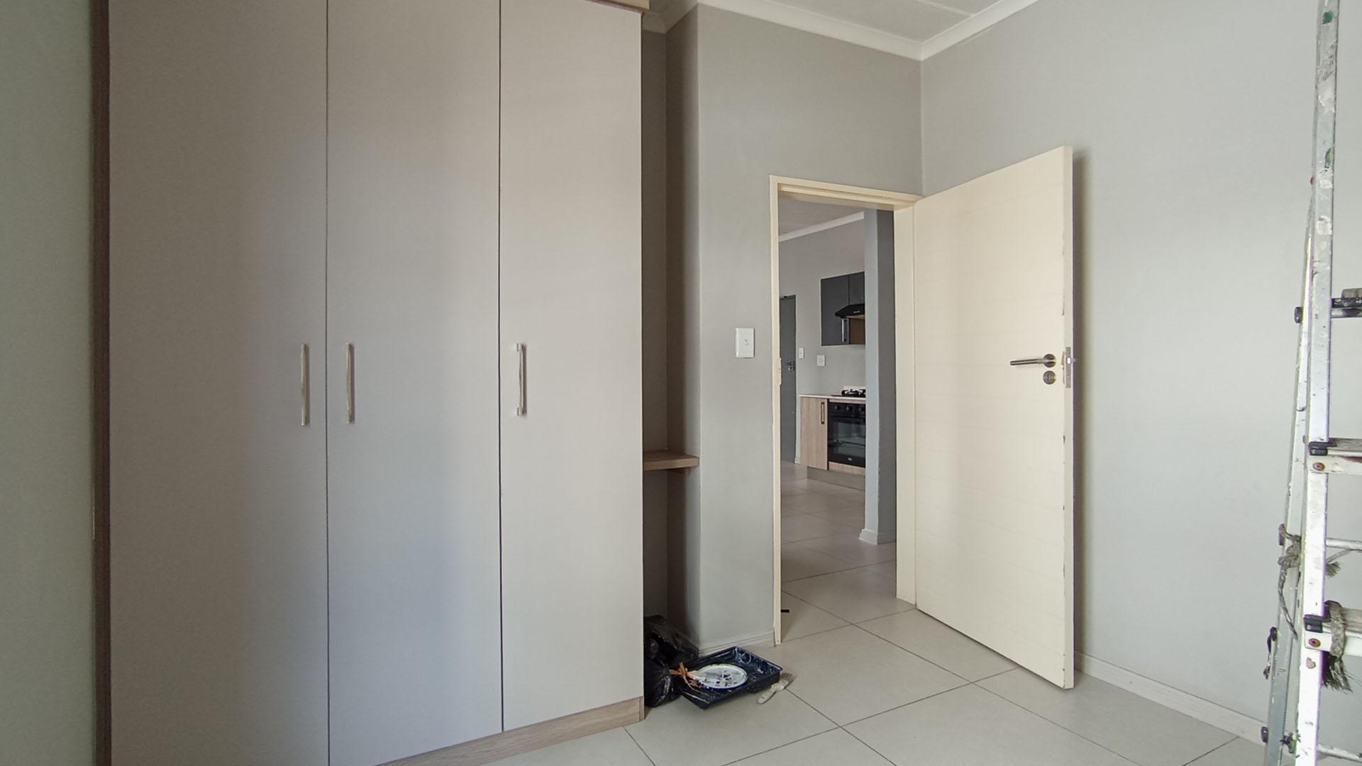 Bed Room 1 of property in Midridge Park