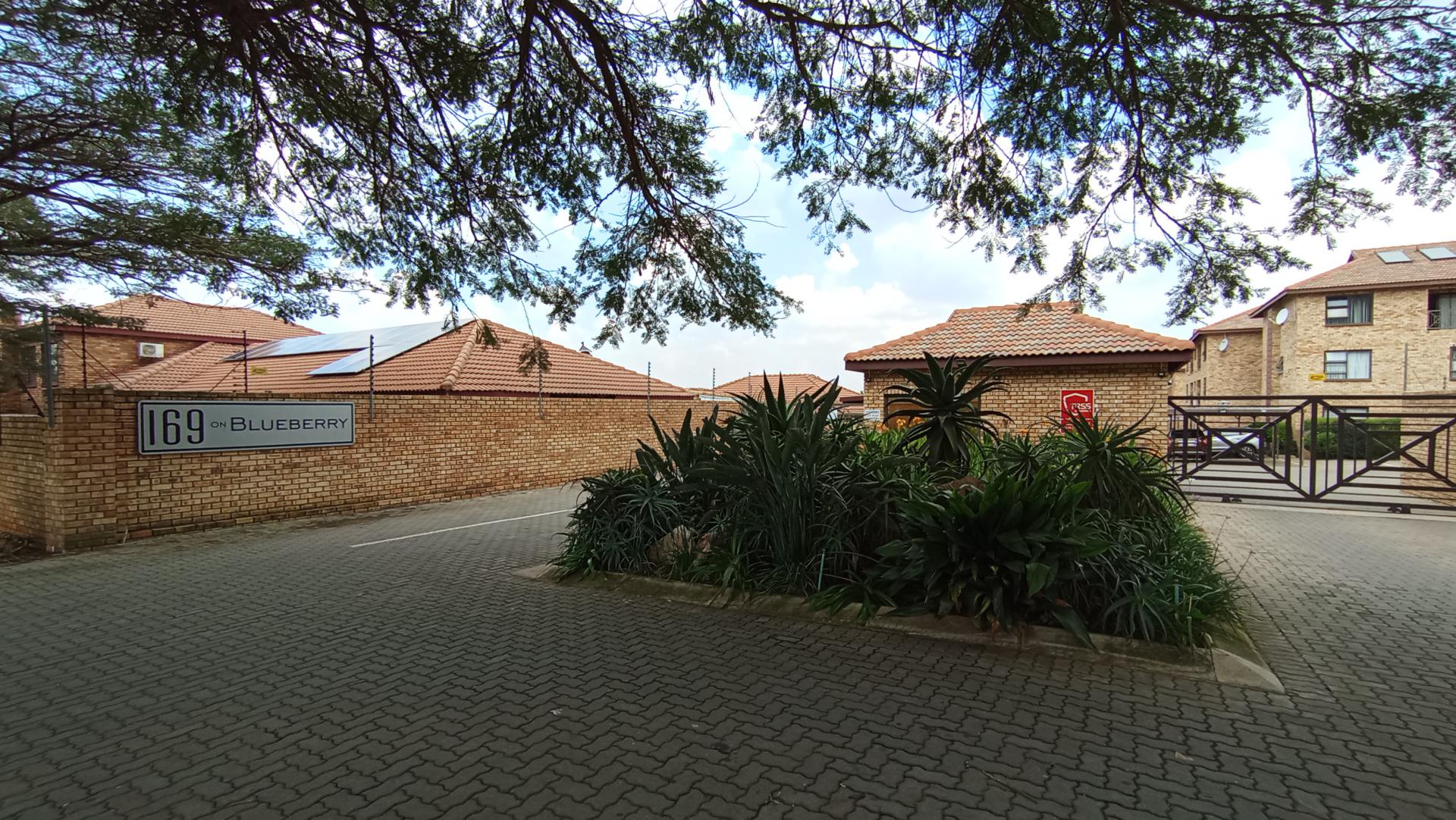 Front View of property in Honeydew