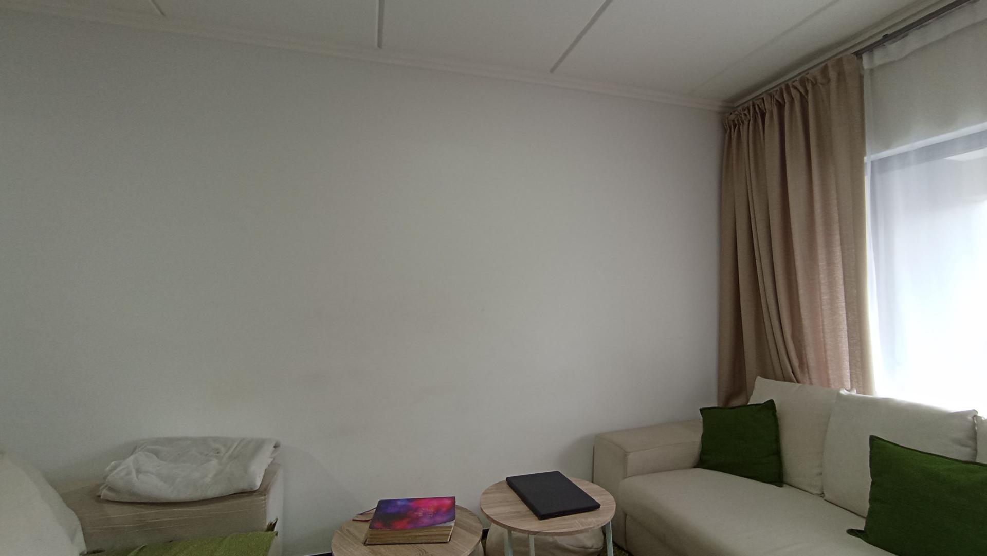 Lounges - 15 square meters of property in Maroeladal