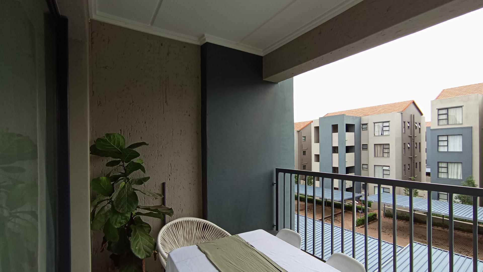Balcony - 6 square meters of property in Maroeladal