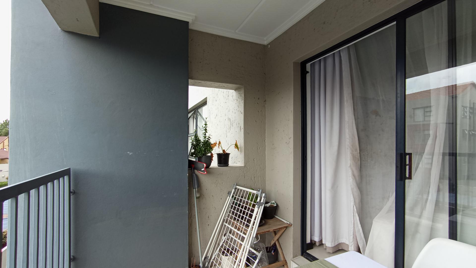 Balcony - 6 square meters of property in Maroeladal