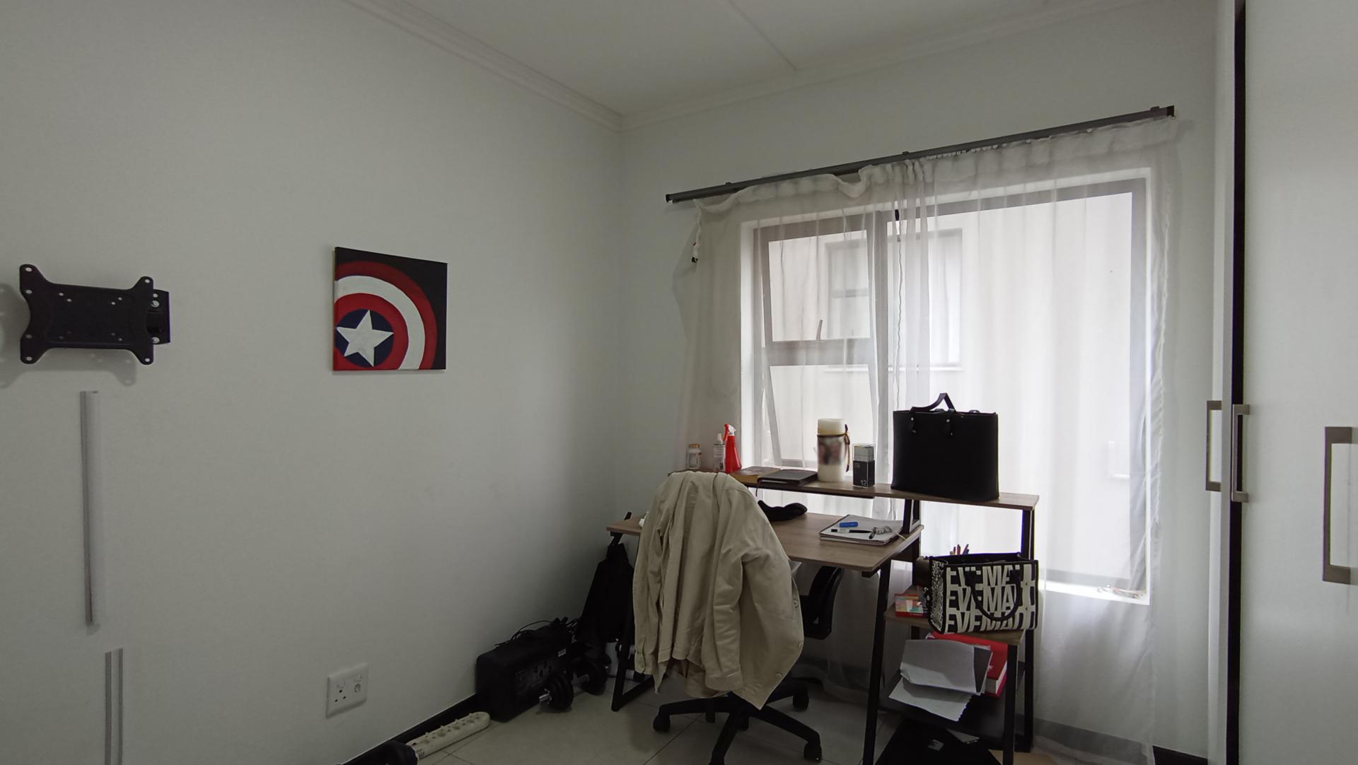 Bed Room 1 - 10 square meters of property in Maroeladal