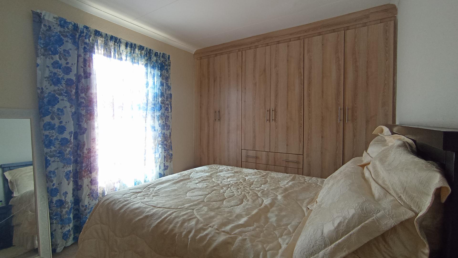 Bed Room 1 - 14 square meters of property in Andeon