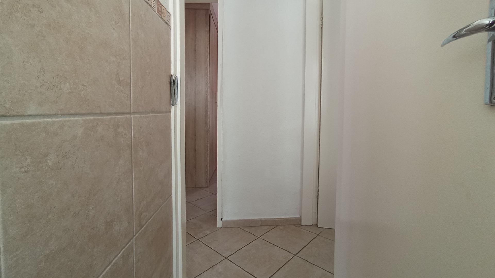 Bathroom 2 - 2 square meters of property in Andeon
