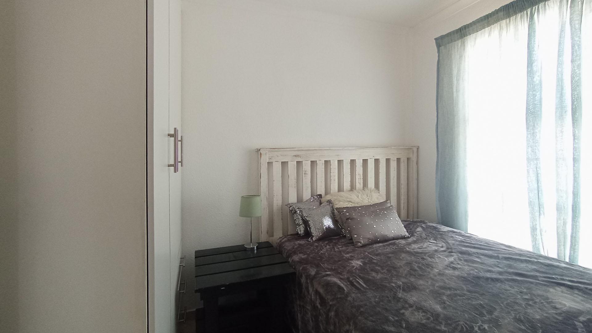 Bed Room 2 - 8 square meters of property in Andeon