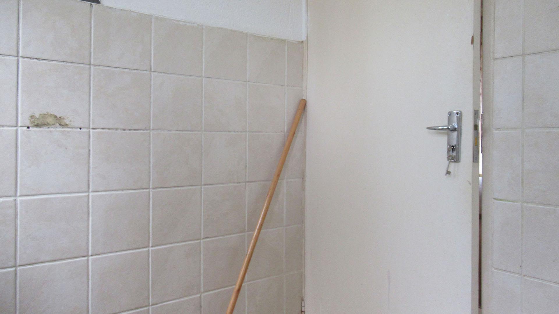 Bathroom 1 - 4 square meters of property in Meredale