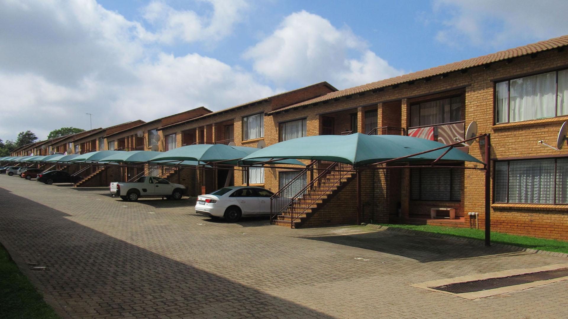 Front View of property in Meredale