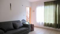 Lounges - 18 square meters of property in Meredale