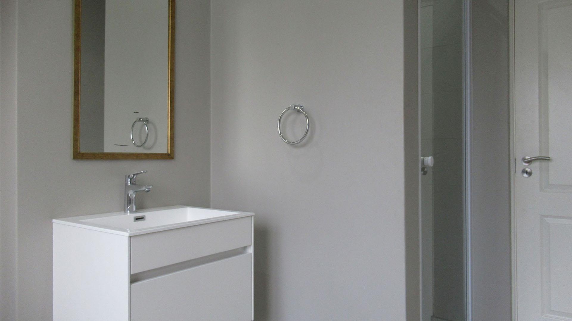 Bathroom 1 - 8 square meters of property in Olivedale