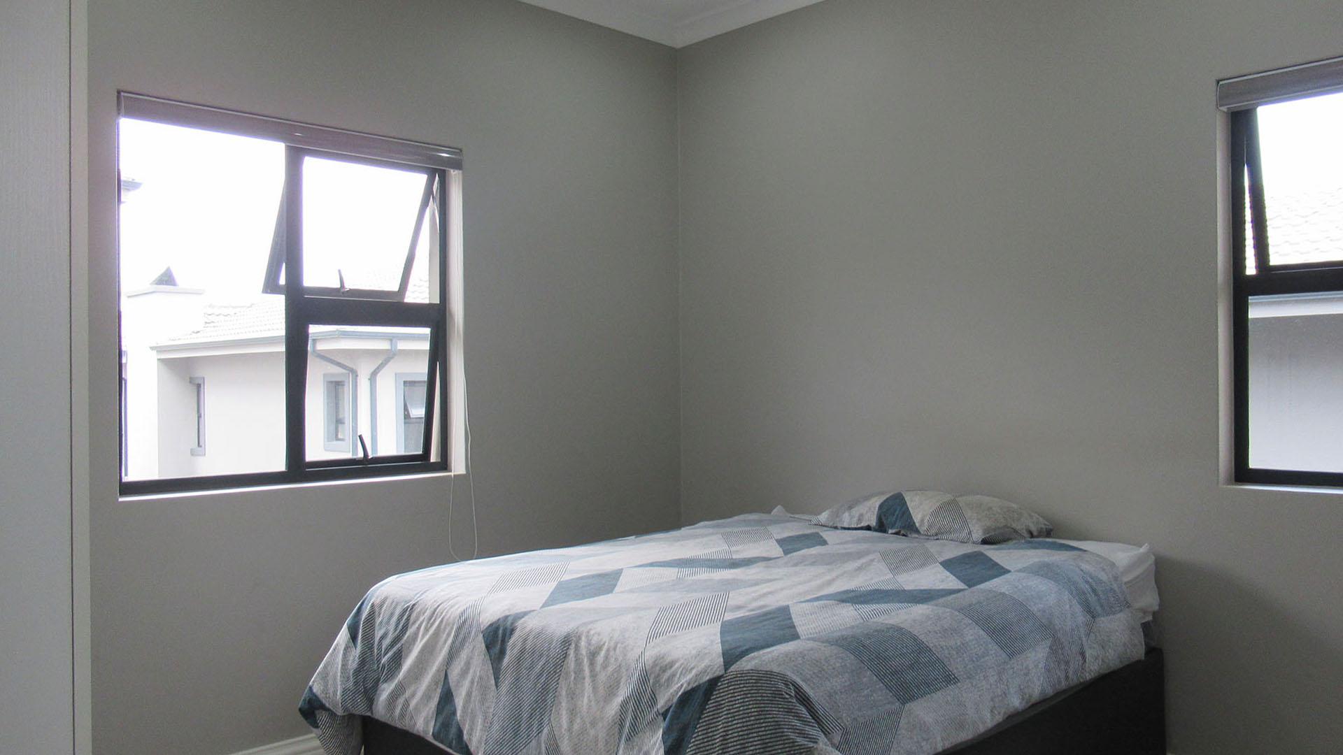 Bed Room 1 - 21 square meters of property in Olivedale
