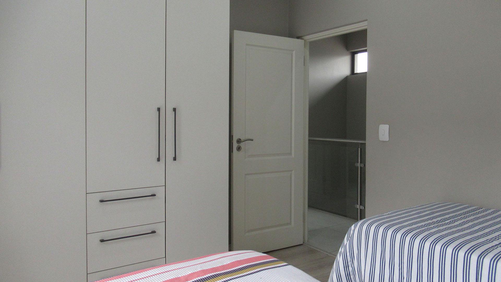 Bed Room 2 - 12 square meters of property in Olivedale