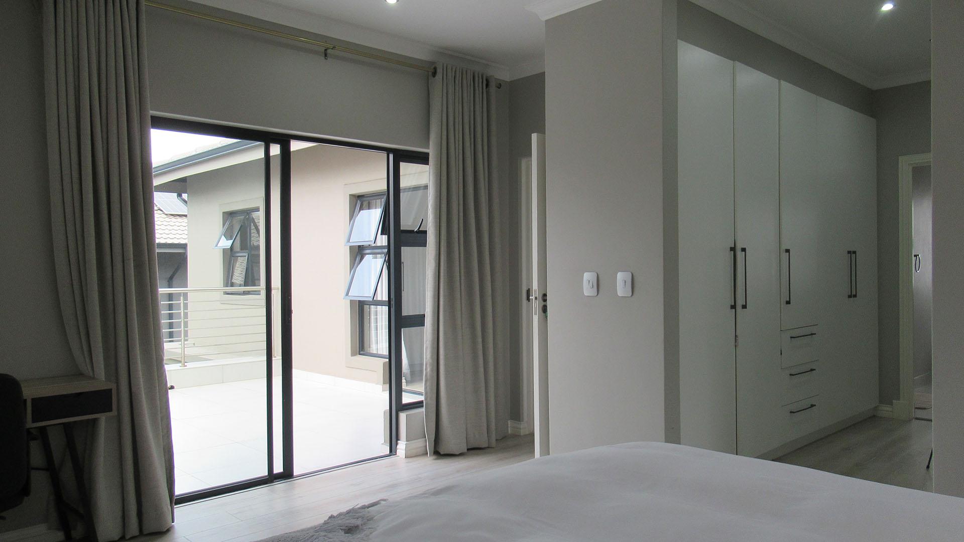 Main Bedroom - 30 square meters of property in Olivedale