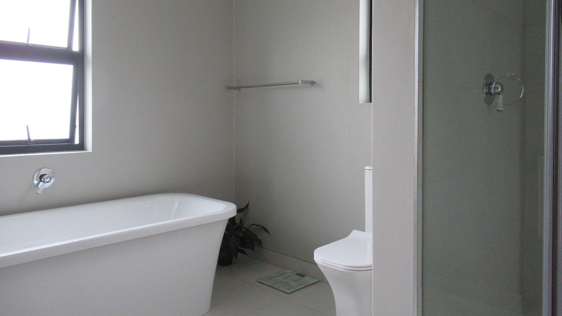 Main Bathroom - 12 square meters of property in Olivedale