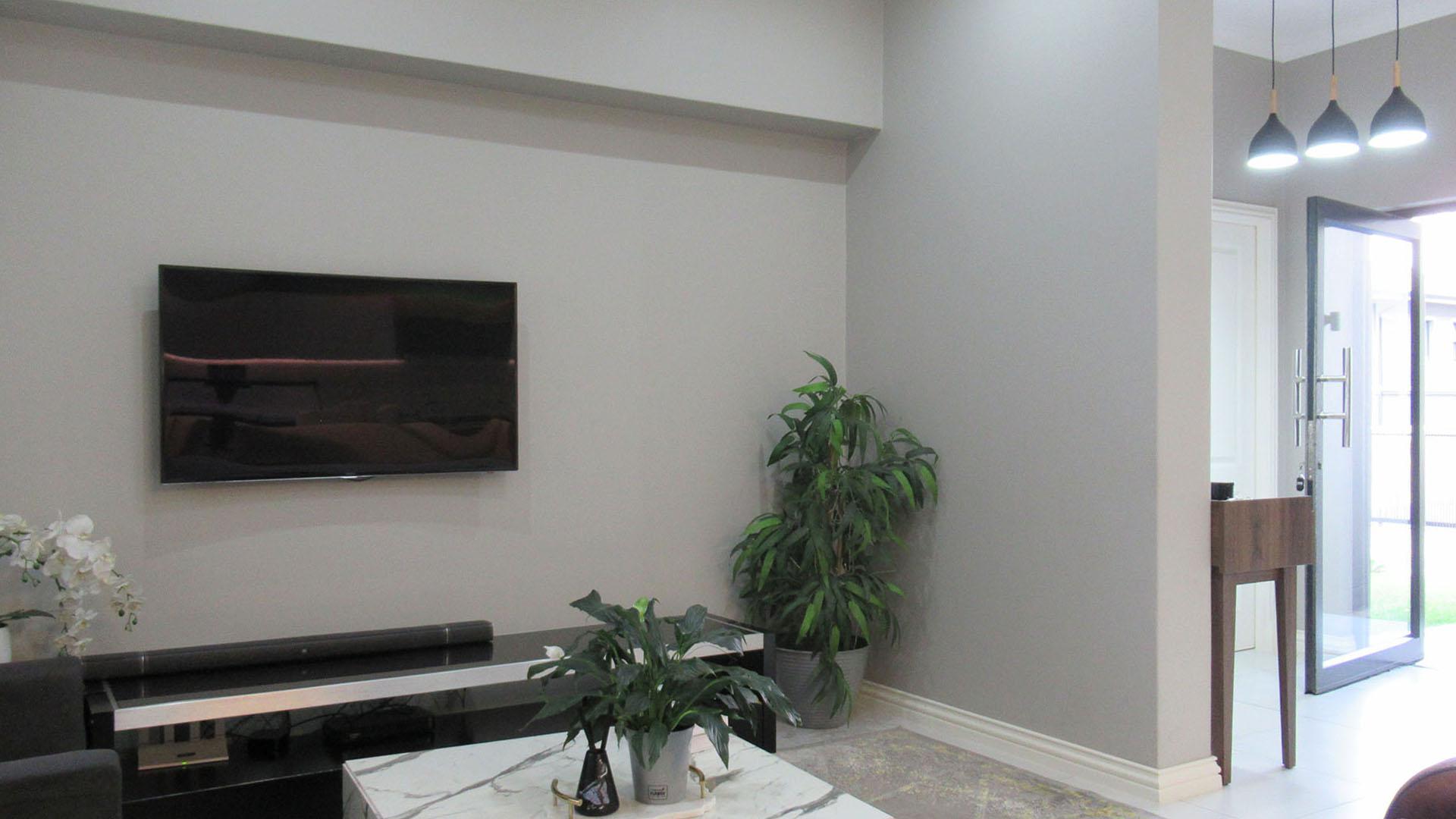 Lounges - 16 square meters of property in Olivedale