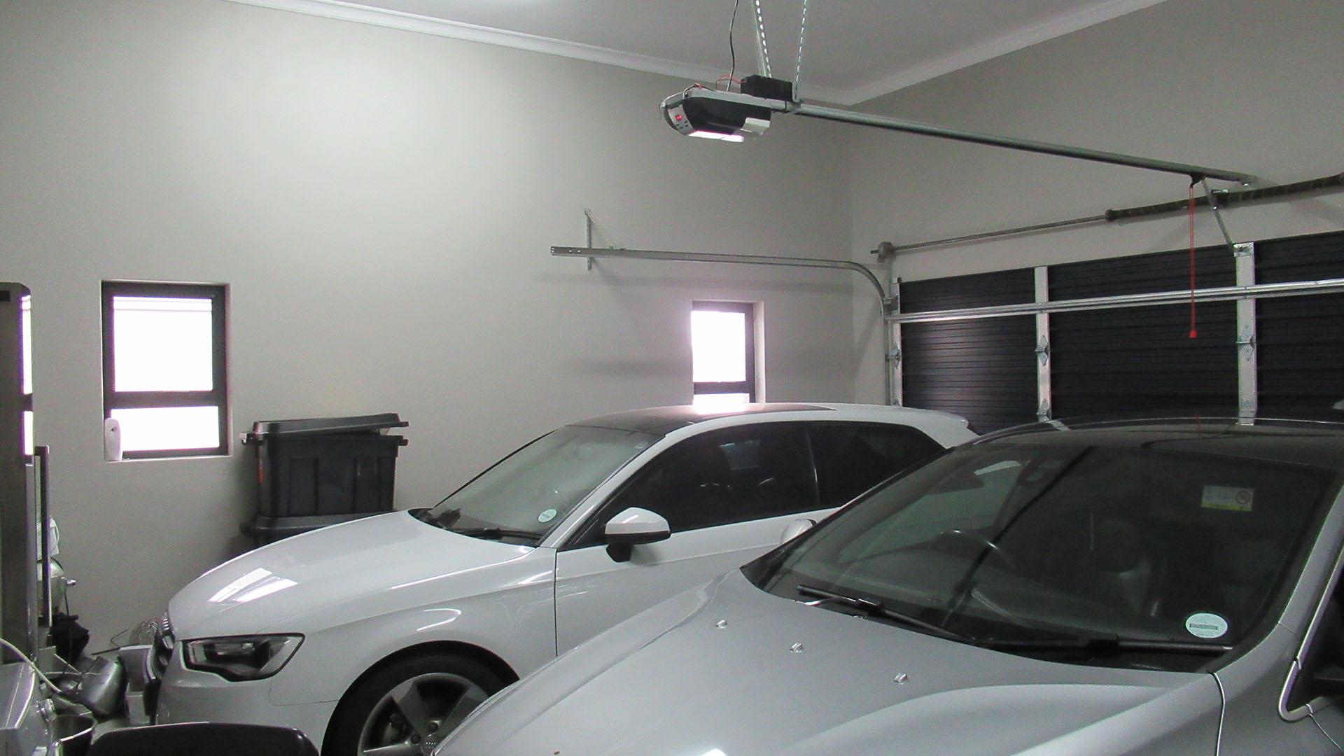 Spaces - 34 square meters of property in Olivedale