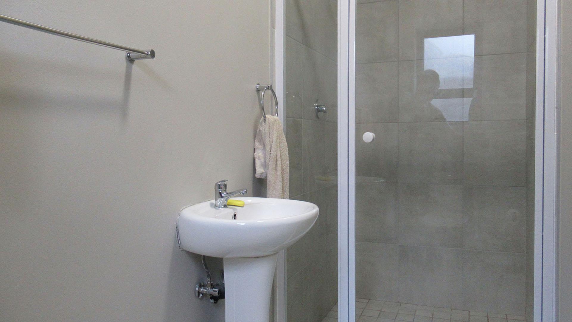 Bathroom 2 - 5 square meters of property in Olivedale