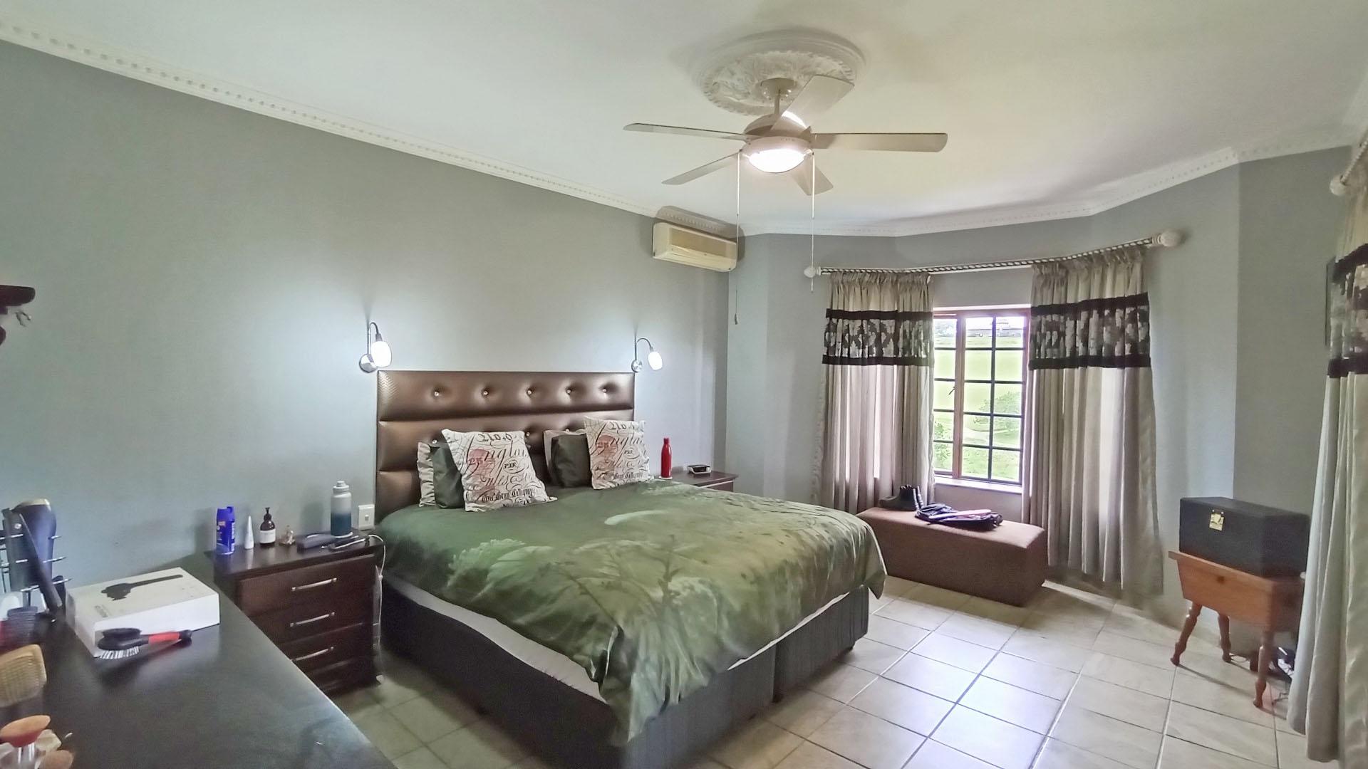 Main Bedroom - 23 square meters of property in Albany