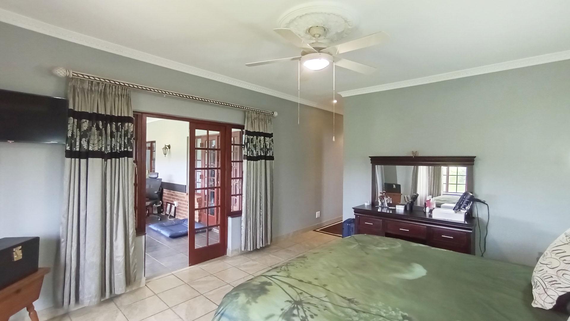 Main Bedroom - 23 square meters of property in Albany