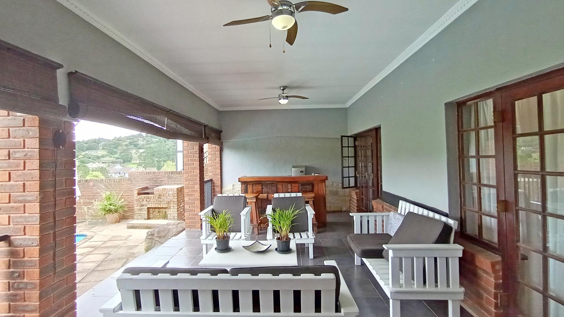 Patio - 39 square meters of property in Albany