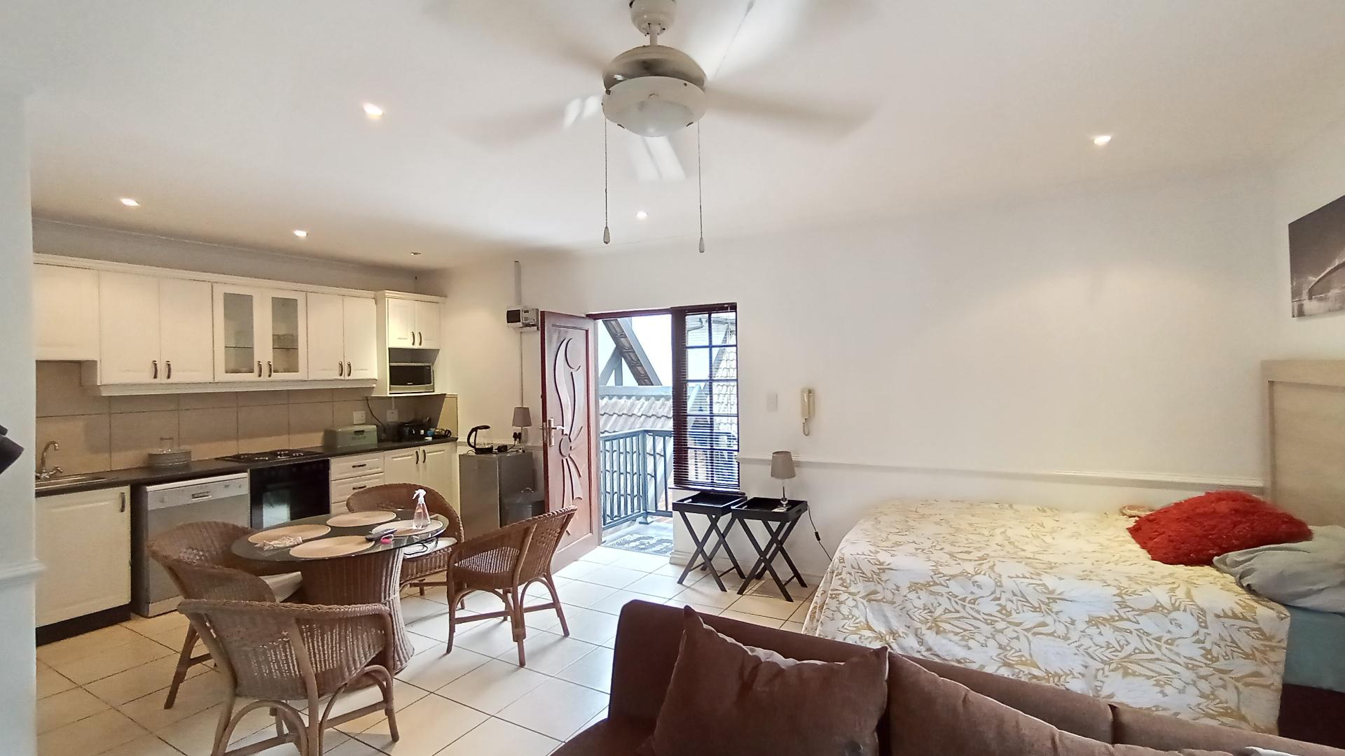 Flatlet - 37 square meters of property in Albany