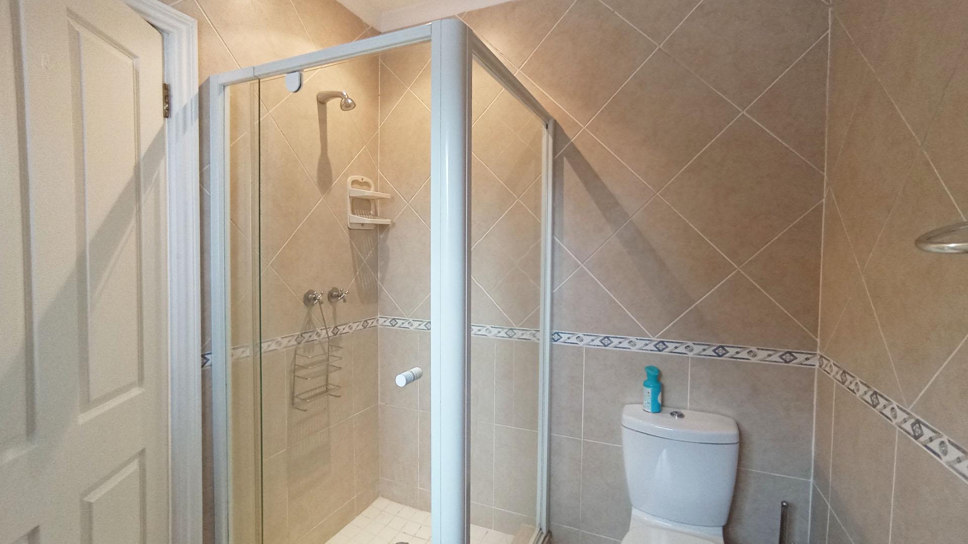 Bathroom 2 - 6 square meters of property in Albany