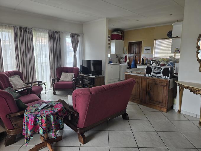 2 Bedroom Cluster for Sale For Sale in Birchleigh - MR673126