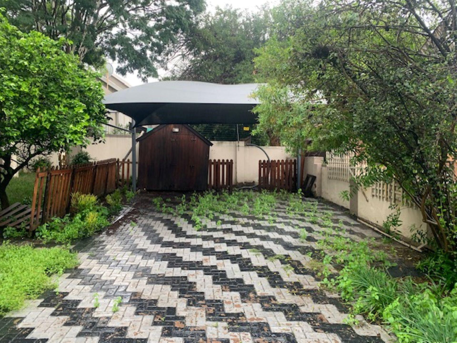 Spaces of property in Douglasdale