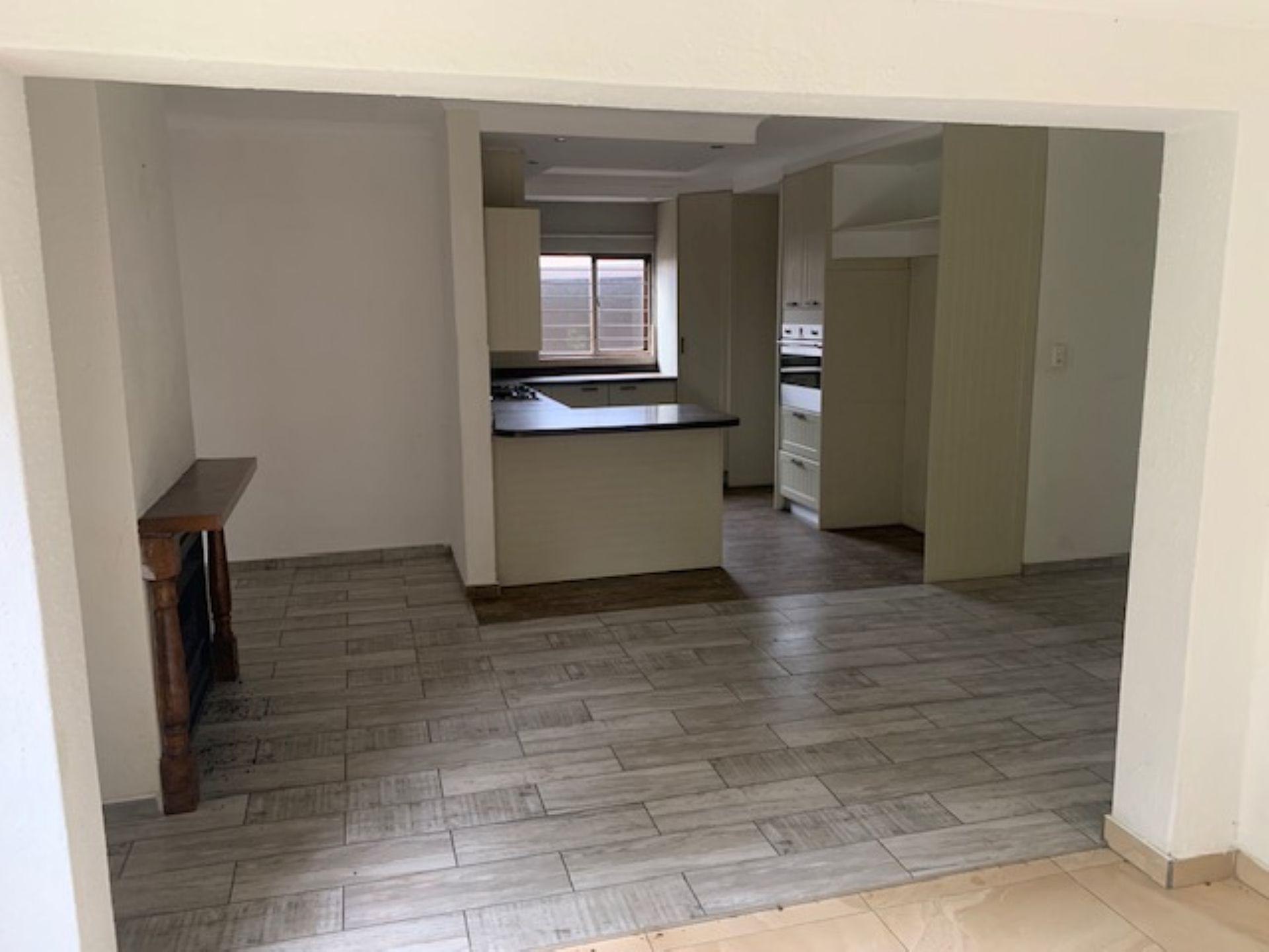 Lounges of property in Douglasdale