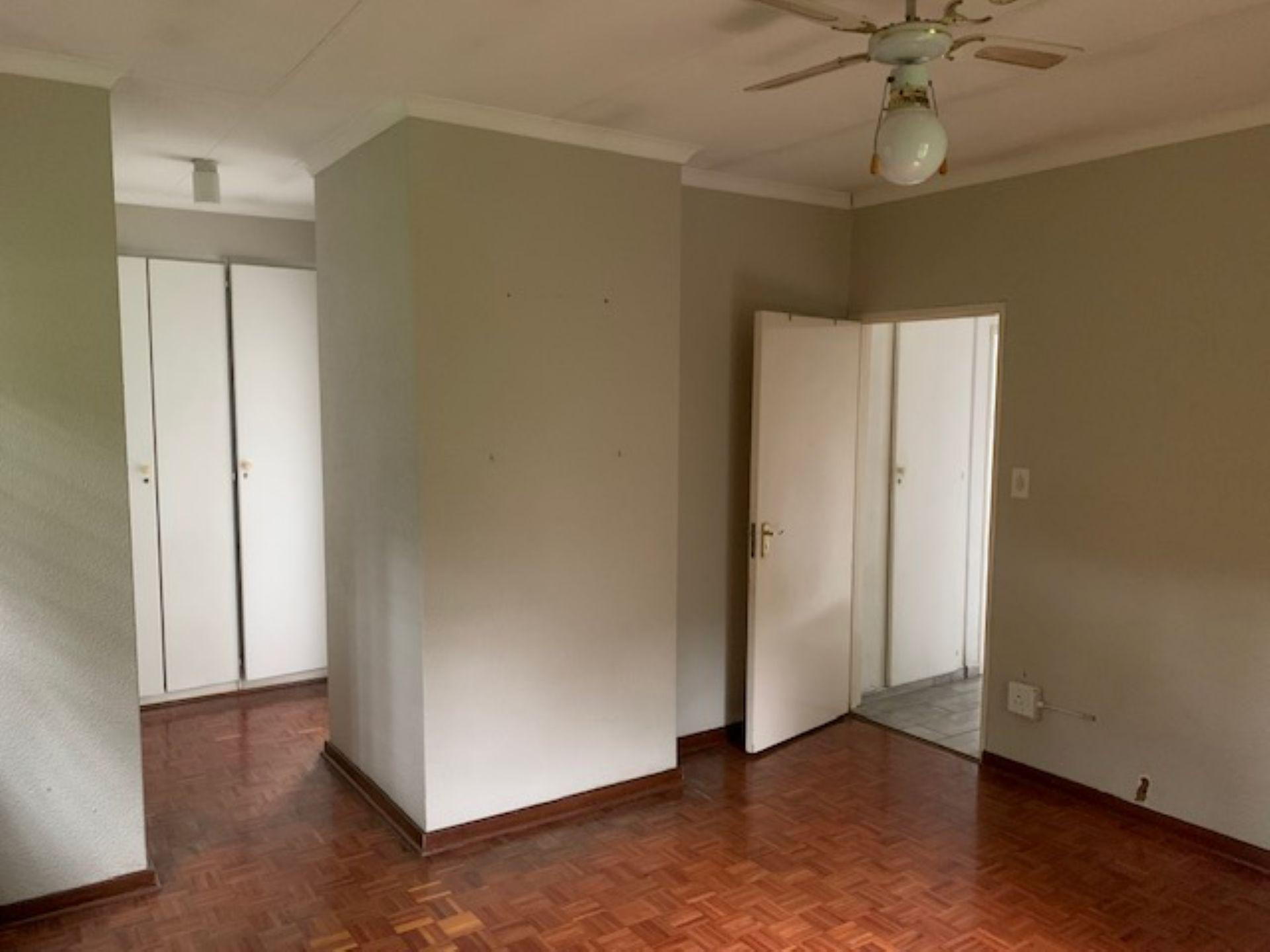 Main Bedroom of property in Douglasdale