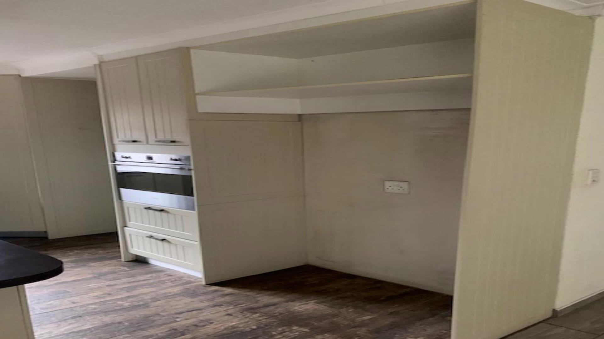 Kitchen of property in Douglasdale