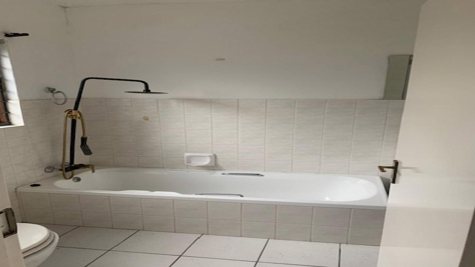 Bathroom 1 of property in Douglasdale