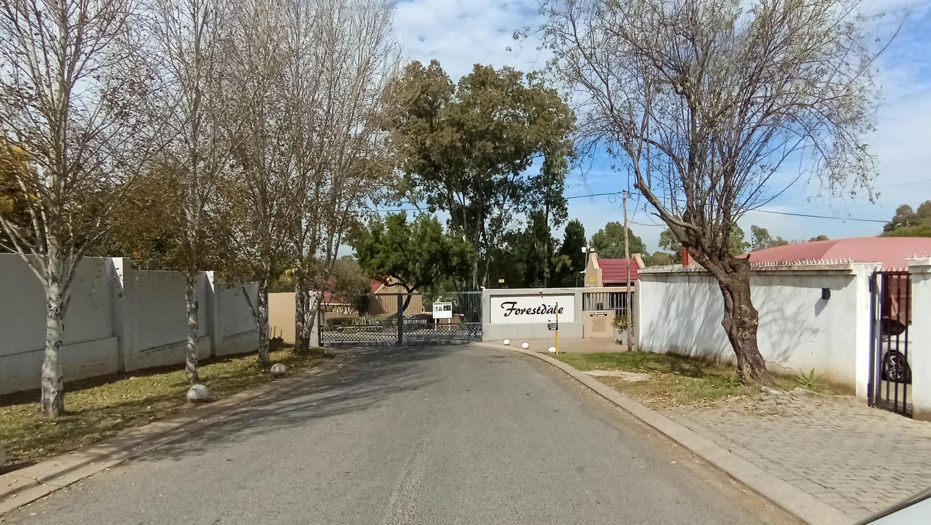 Front View of property in Douglasdale